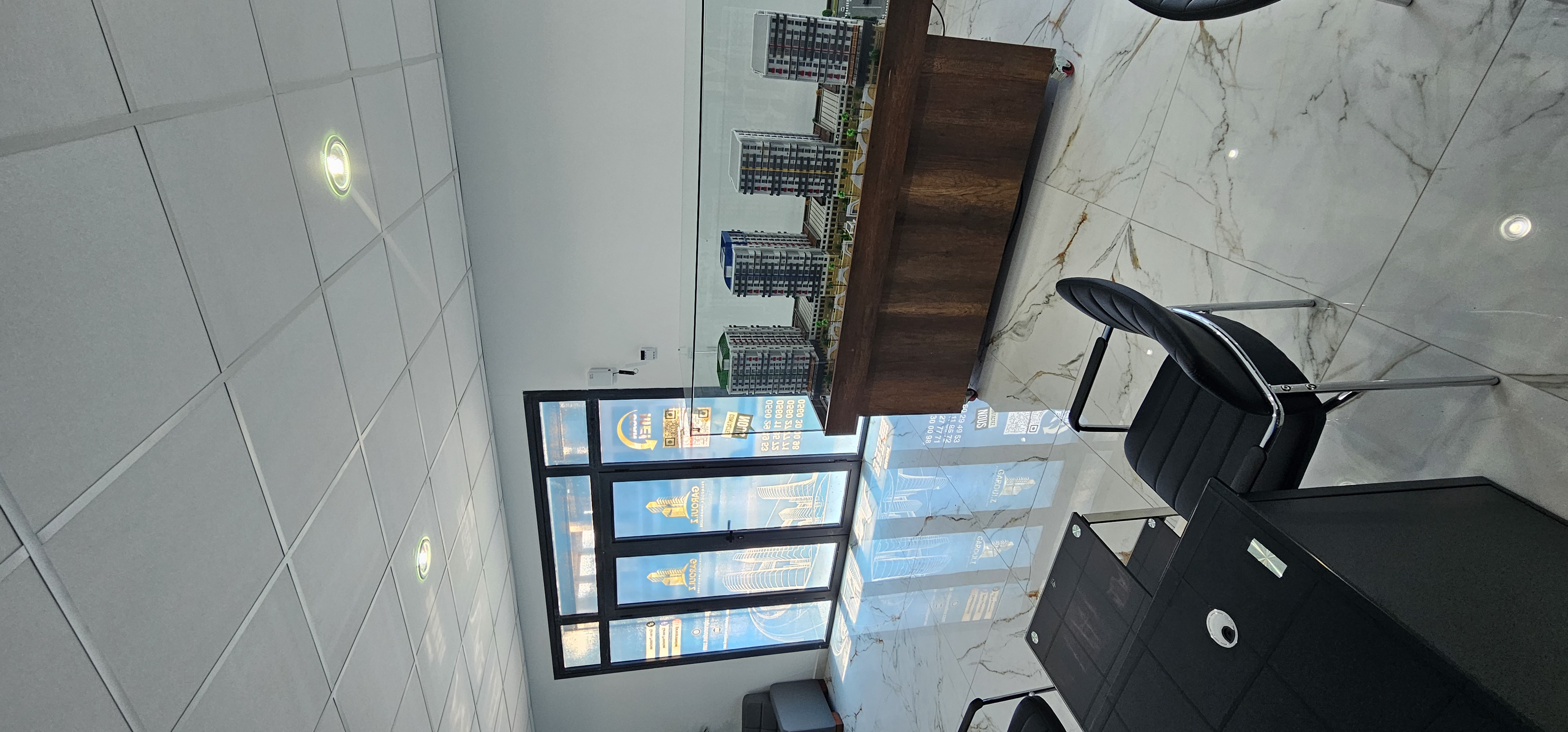 Bureau service commercial visuel 6