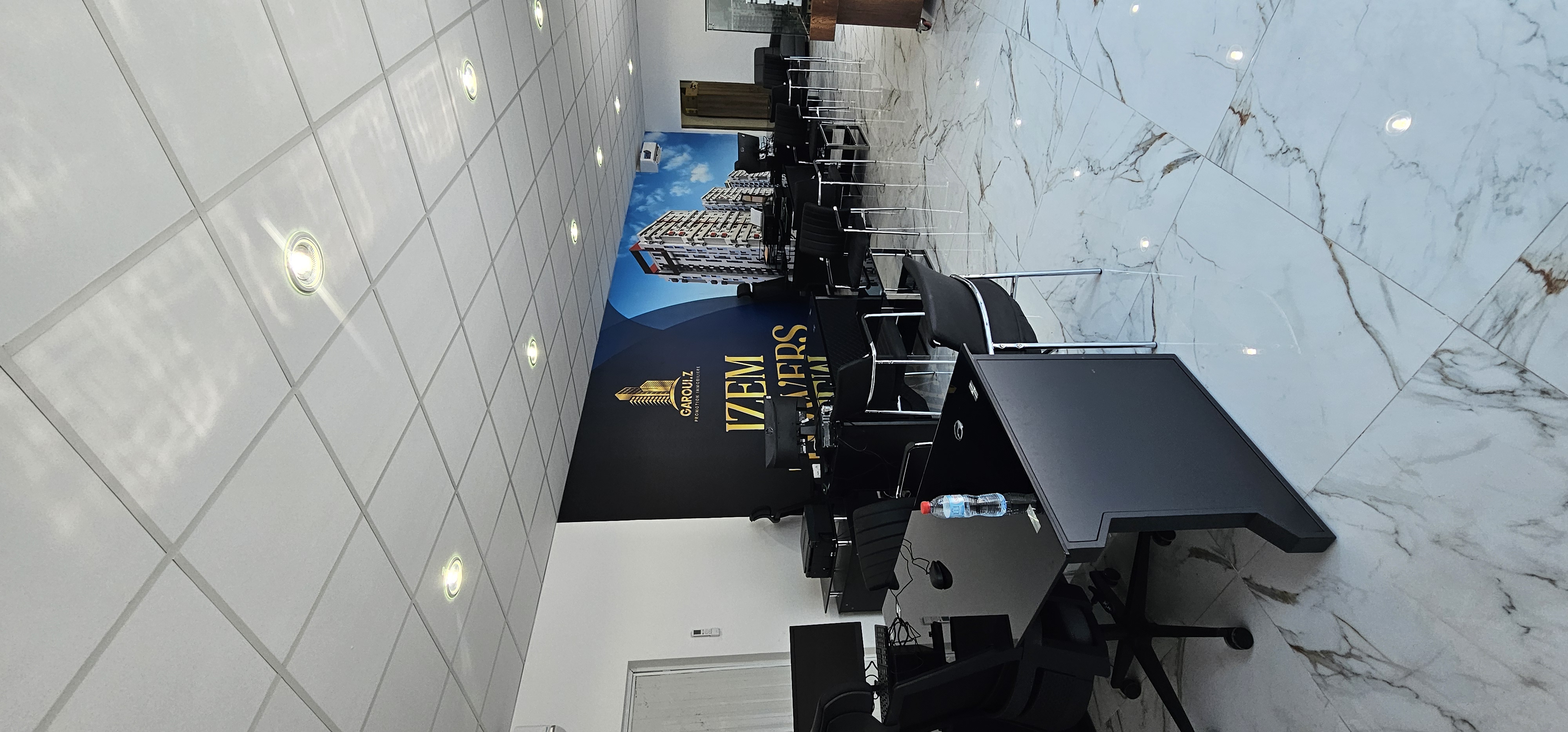 Bureau service commercial visuel 4